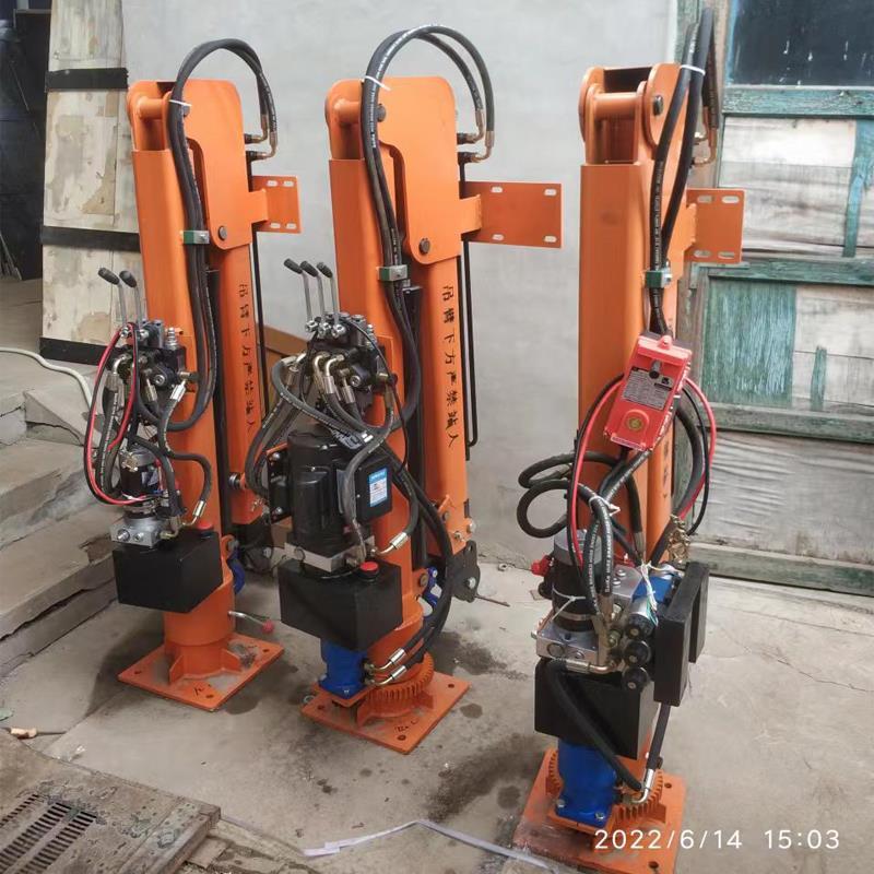 巴塘县重汽蓝牌随车吊 3.2吨 国六动力强 液压驱动 农用自卸起重机
